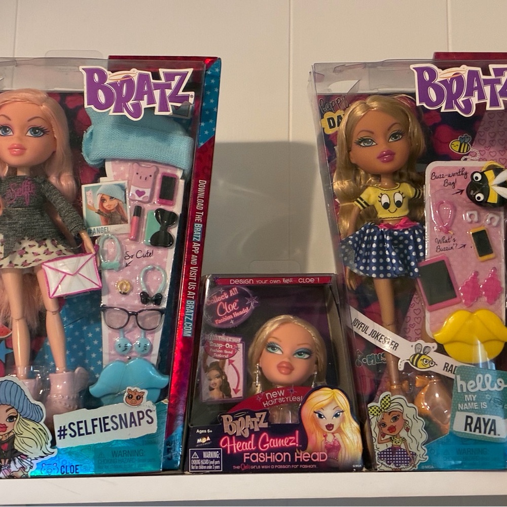Bratz Dolls Lot - Blonde & Pastel Accessories